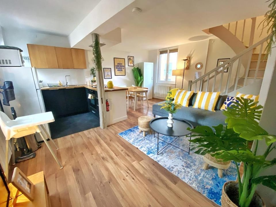 Kitchen or kitchenette, Living room, Dining area, kitchen