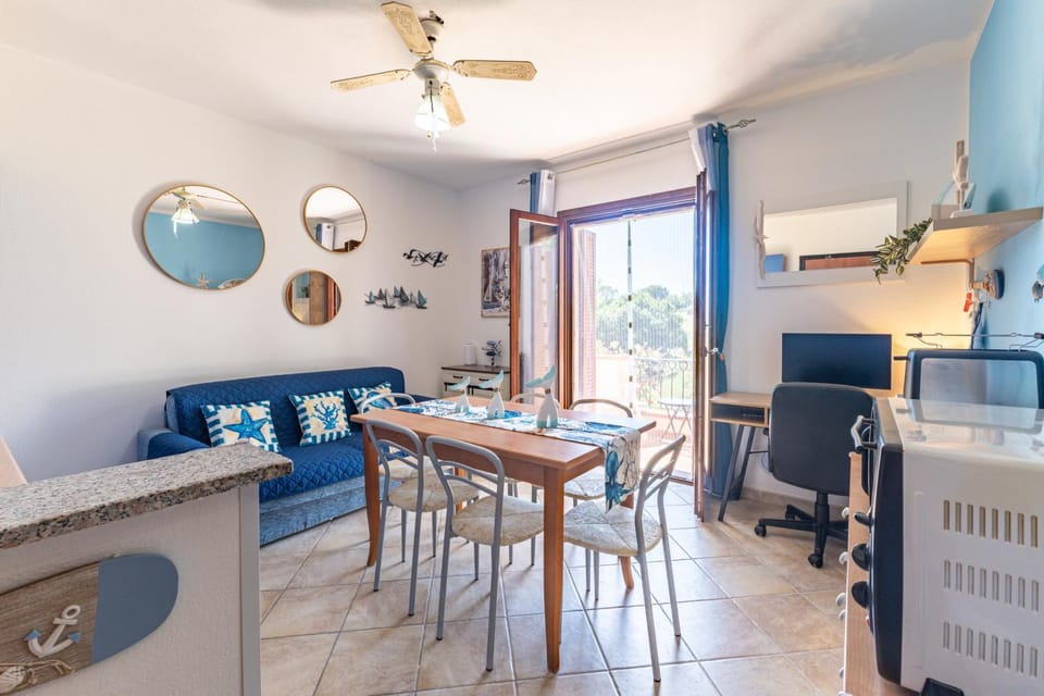 Kitchen or kitchenette, Seating area