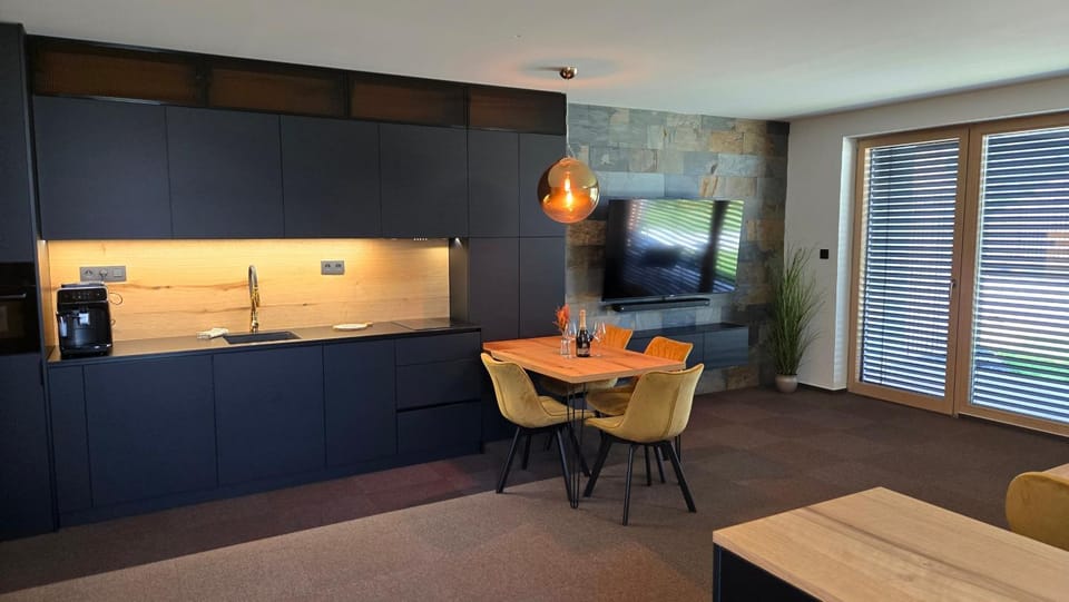 Kitchen or kitchenette, Living room