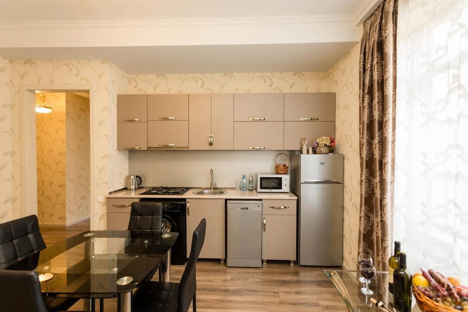 Coffee/tea facilities, Kitchen or kitchenette, Living room, Seating area, Dining area, dishwasher, minibar, oven, stove, toaster