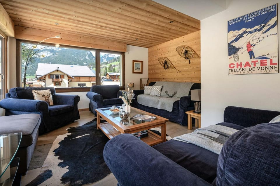 Living room, Seating area