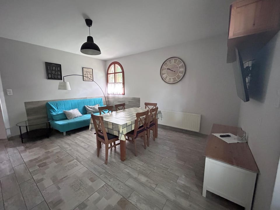 TV and multimedia, Living room, Dining area