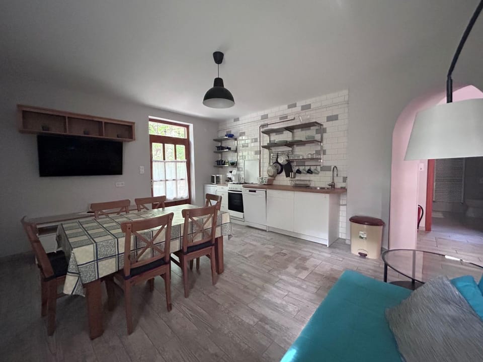TV and multimedia, Kitchen or kitchenette