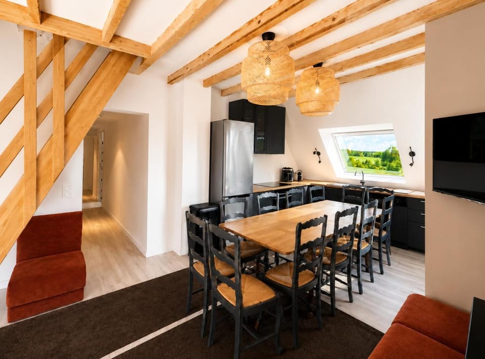 TV and multimedia, Kitchen or kitchenette, Seating area