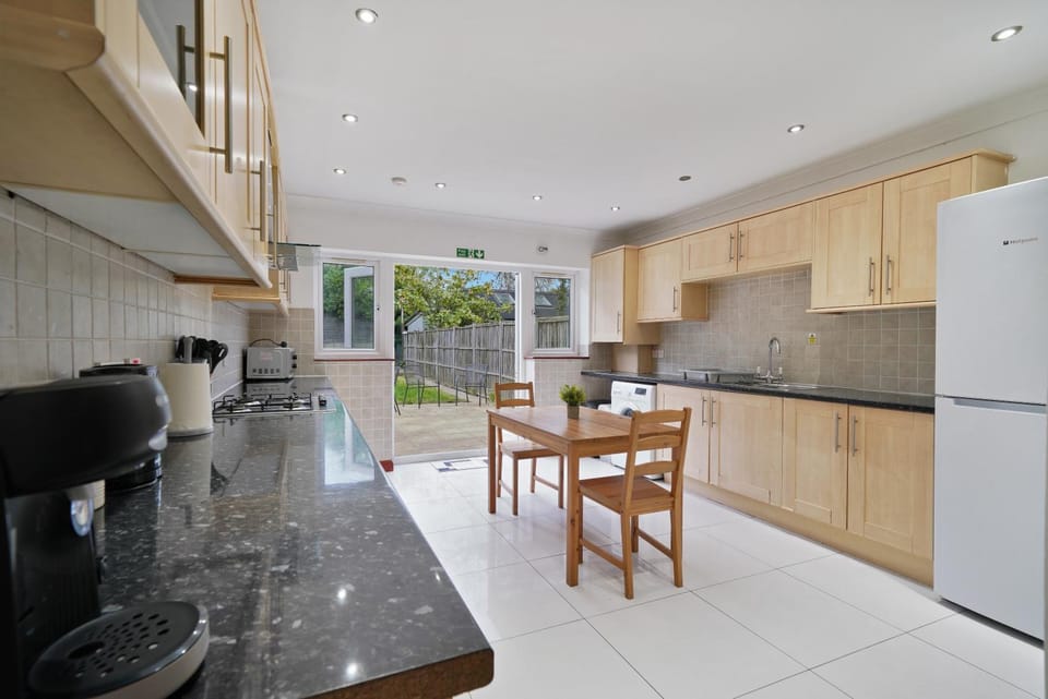 Kitchen or kitchenette, Dining area, oven, stove, toaster