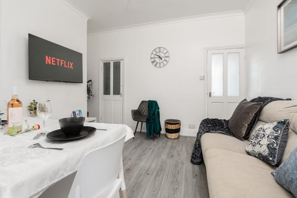 Communal lounge/ TV room, TV and multimedia, Dining area, Dinner