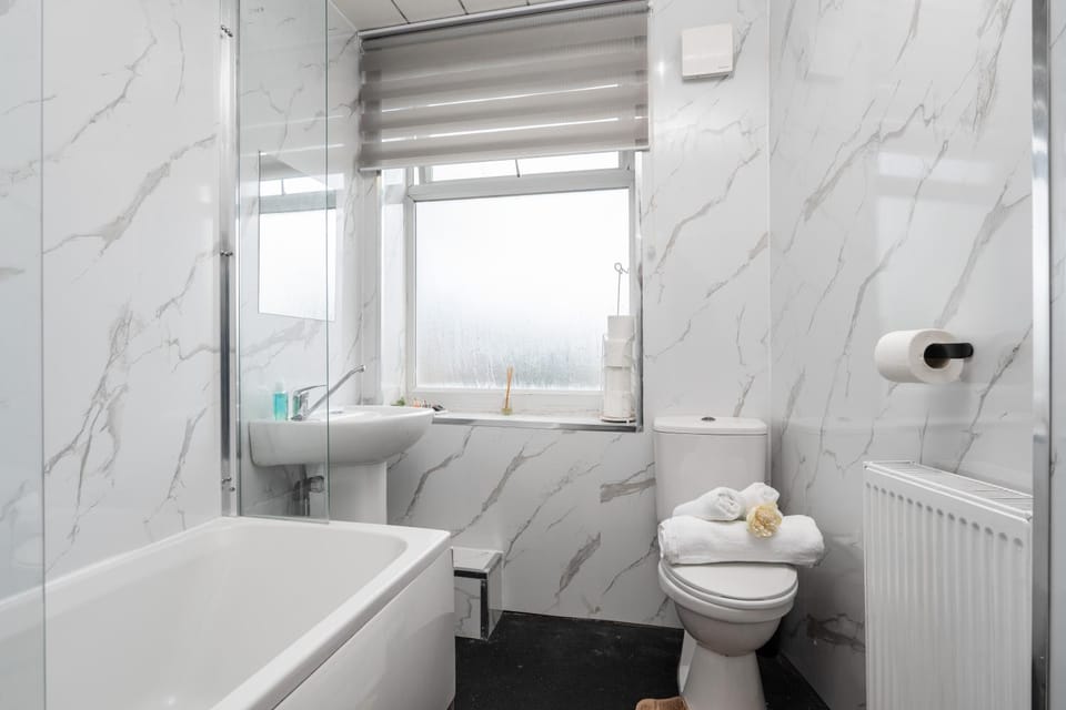 Toilet, Bathroom, Bath, heating, towels