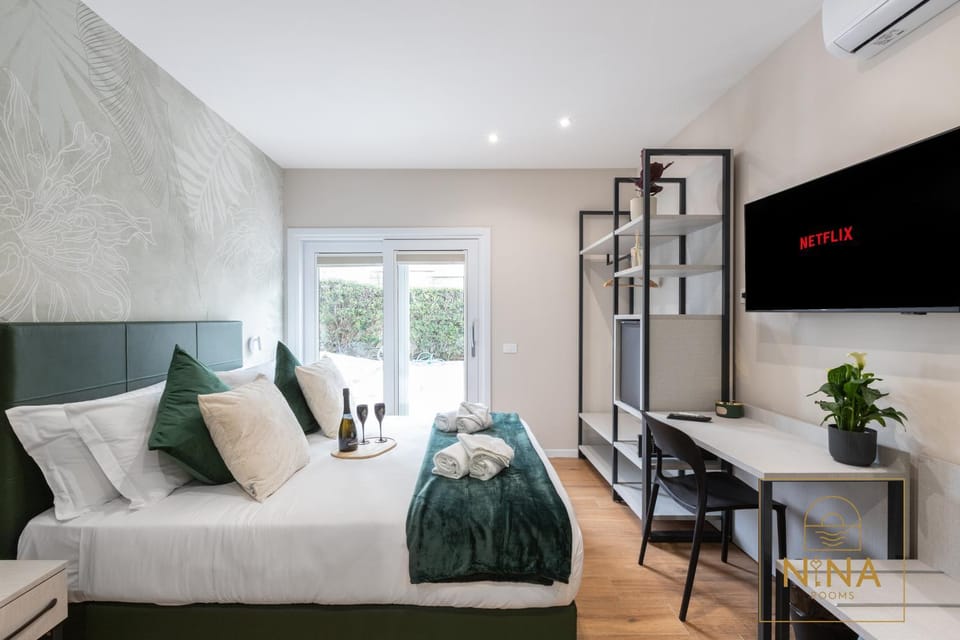 Bed, TV and multimedia, Photo of the whole room, Evening entertainment, Bedroom