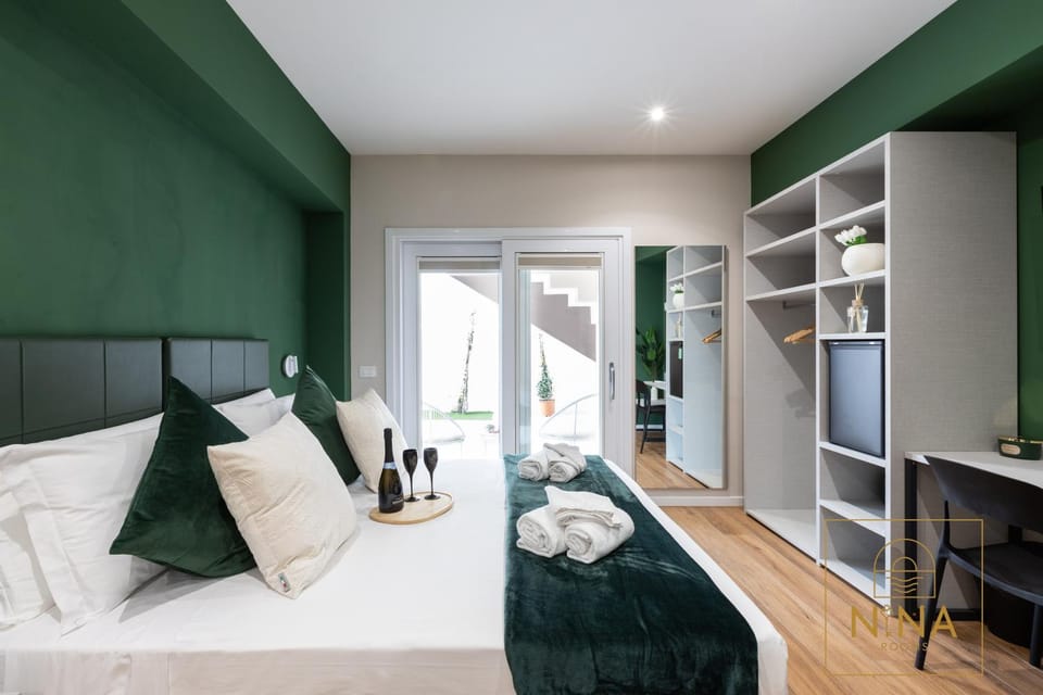 Bed, Balcony/Terrace, Photo of the whole room, Bedroom, towels, wardrobe