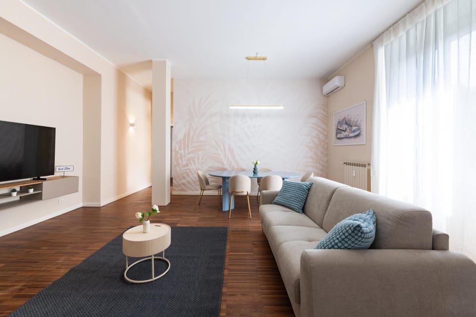 Communal lounge/ TV room, TV and multimedia, Living room, Seating area