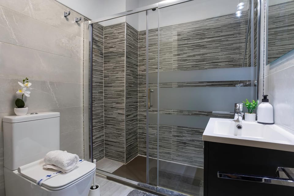 Shower, Bathroom, towels