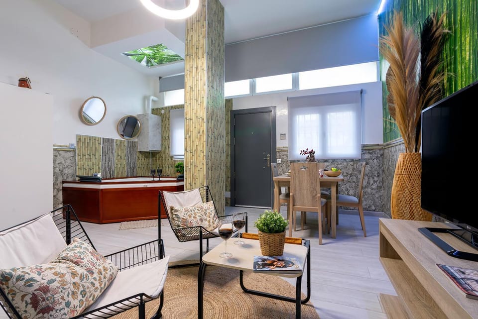 Hot Tub, TV and multimedia, Living room, Dining area