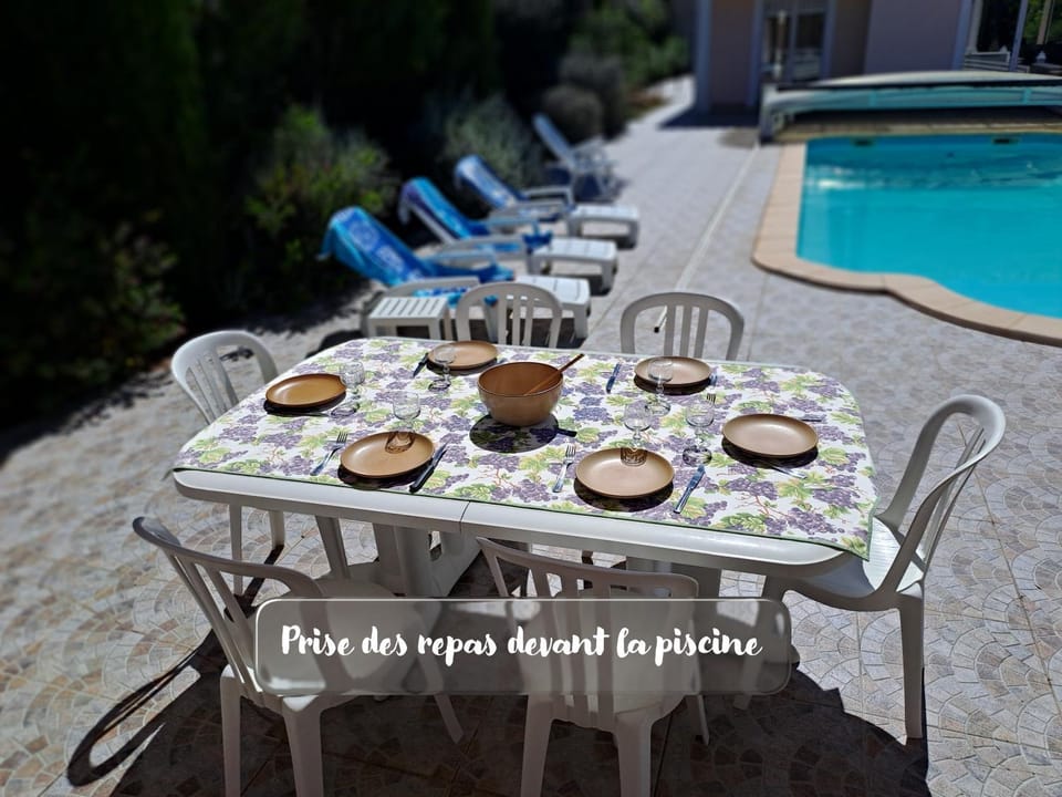 Property building, Restaurant/places to eat, Swimming pool, Breakfast