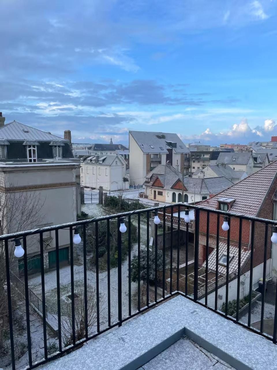 View (from property/room), Balcony/Terrace, City view