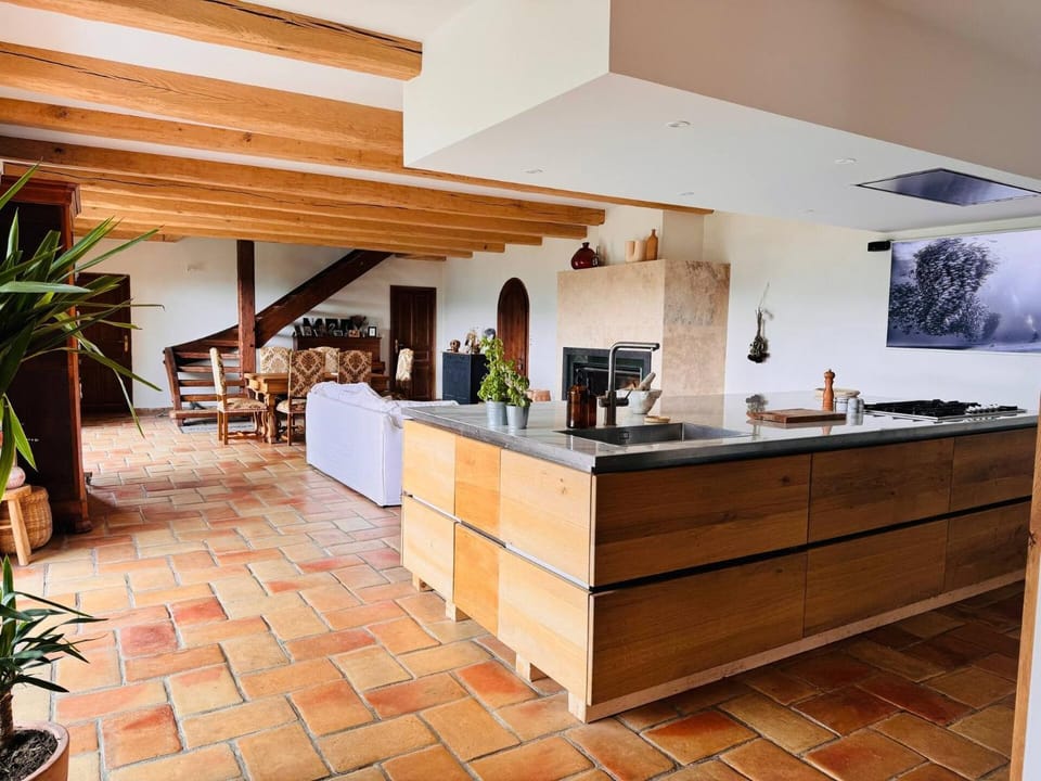 Kitchen or kitchenette, Living room