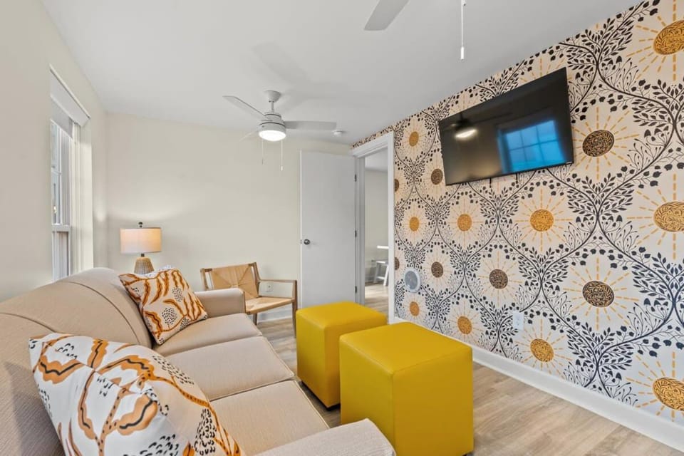 TreeHouse Lodge Walk to Beach Pet-Friendly #105 Apartment in North Myrtle Beach