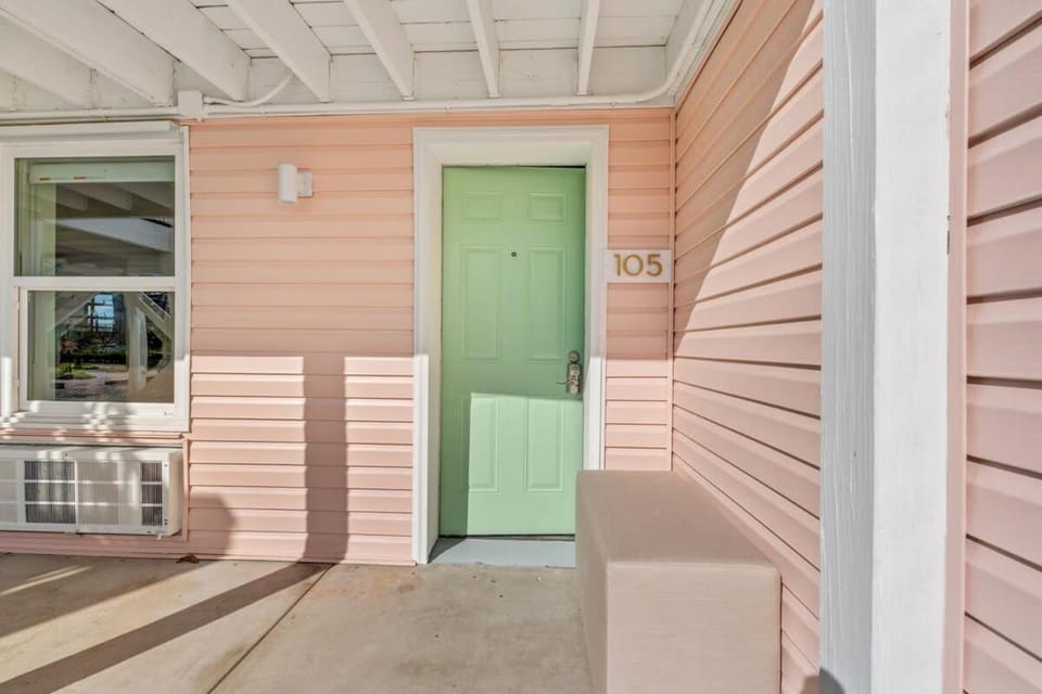TreeHouse Lodge Walk to Beach Pet-Friendly #105 Apartment in North Myrtle Beach