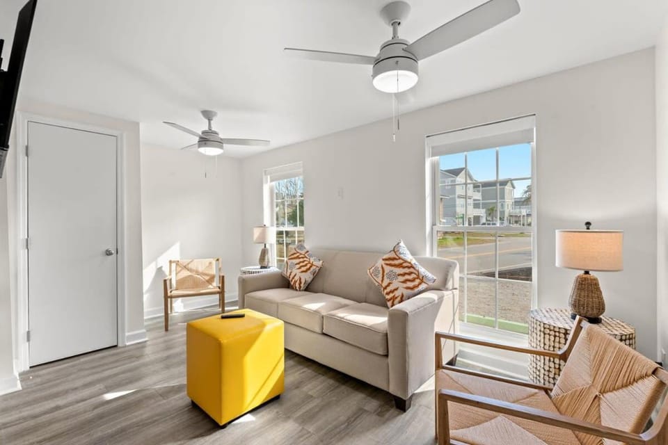 TreeHouse Lodge Walk to Beach Pet-Friendly #105 Apartment in North Myrtle Beach
