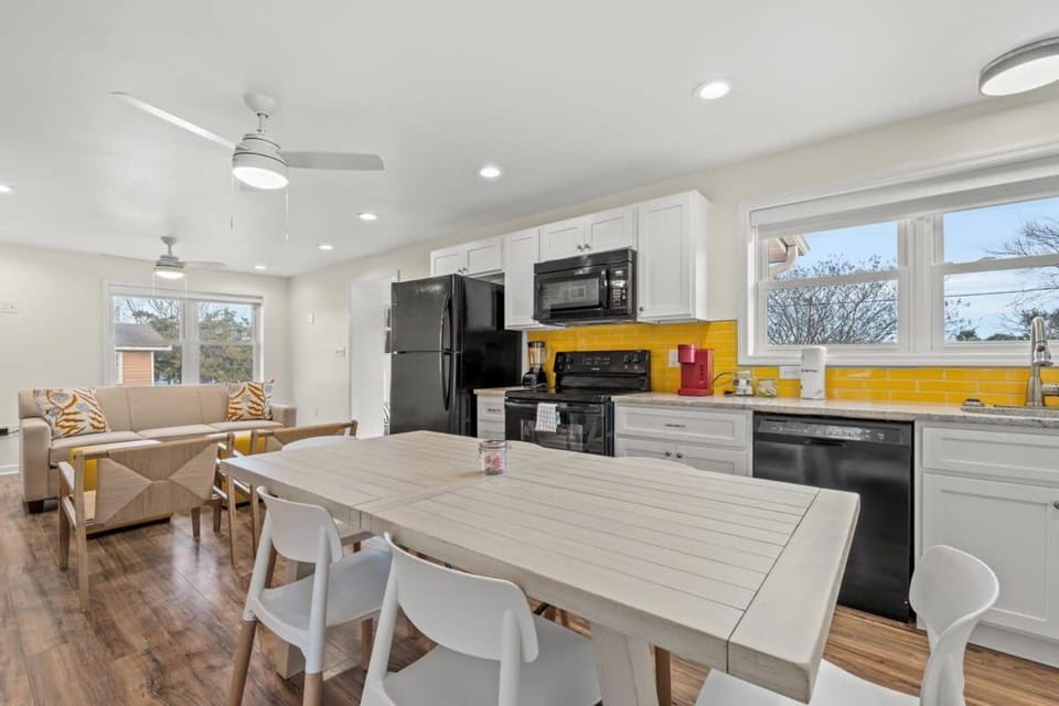 TreeHouse Lodge Walk to Beach Pet-Friendly #206 Apartment in North Myrtle Beach