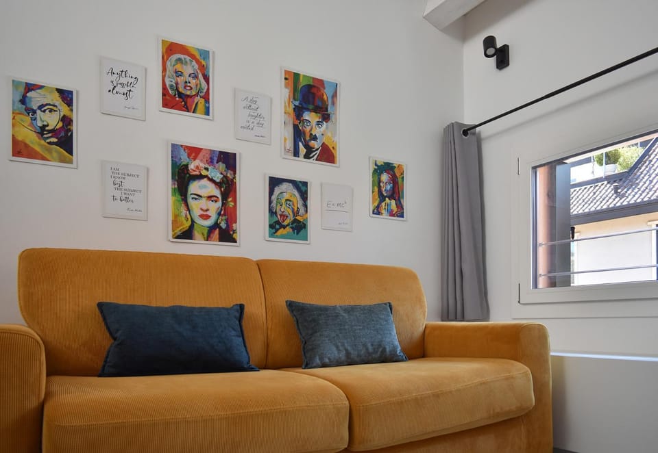 Living room, Decorative detail
