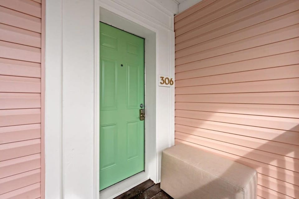 TreeHouse Lodge Walk to Beach Pet-Friendly #306 Apartment in North Myrtle Beach