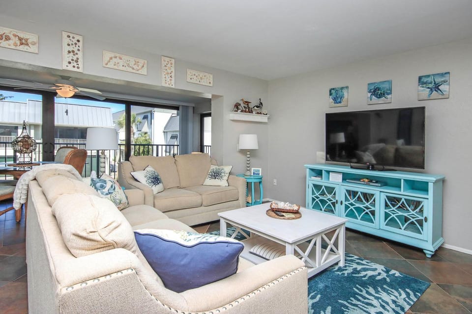 Bayfront Sanibel Condo Water Views Pool Mariner Pointe 712 Dolphins Reach Apartment in Sanibel Island