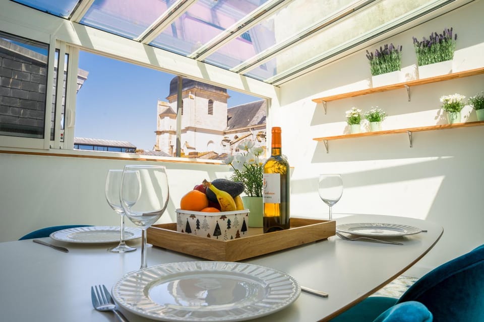 View (from property/room), Seating area, Dining area, Area and facilities, Meals