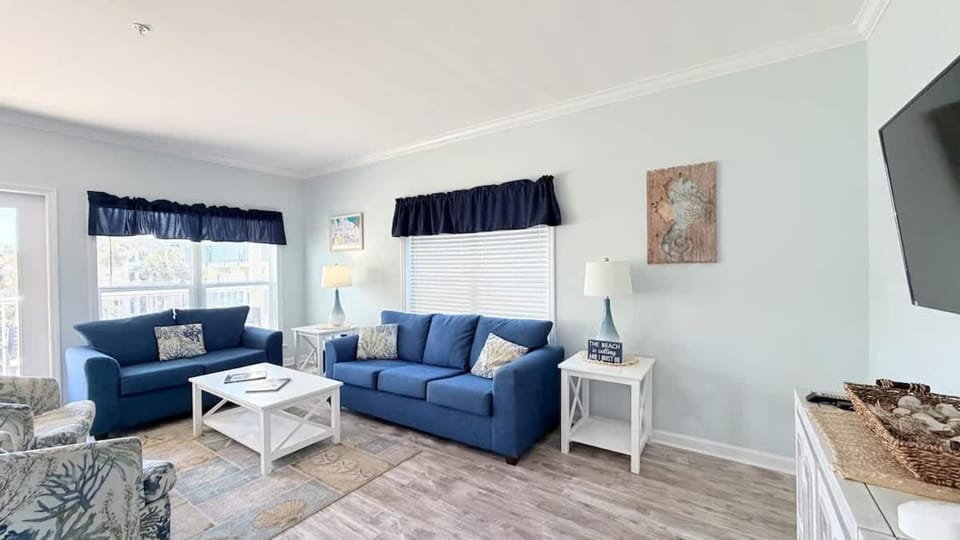 Beautiful 7BR Beach House Pool Walk to Beach House in North Myrtle Beach
