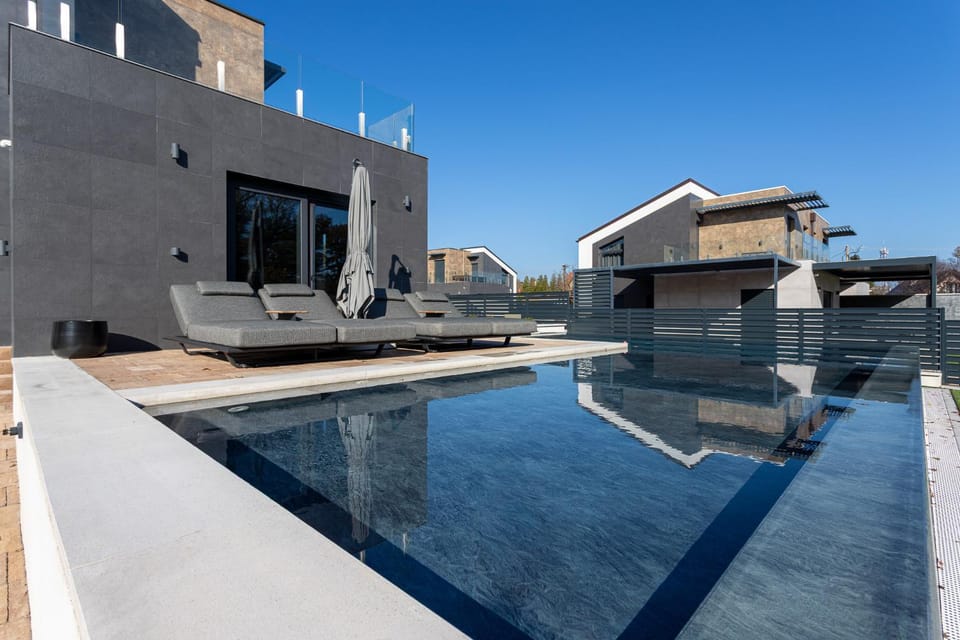 Garden, Swimming pool