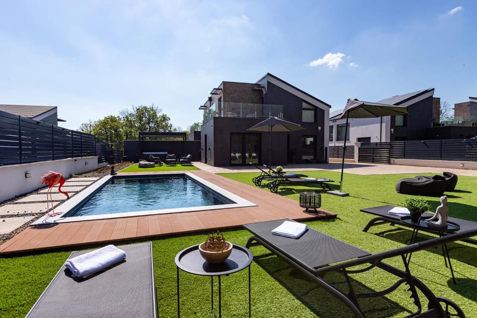 Property building, Swimming pool