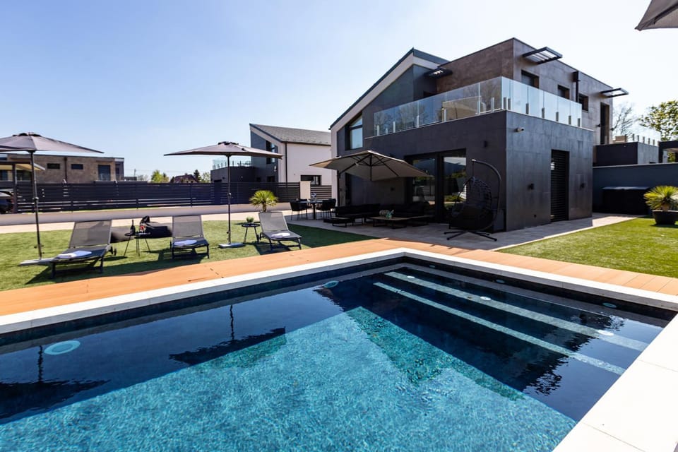 Property building, Swimming pool