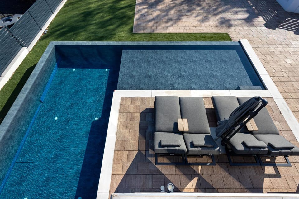 Property building, Pool view, Swimming pool, Swimming pool, Swimming pool