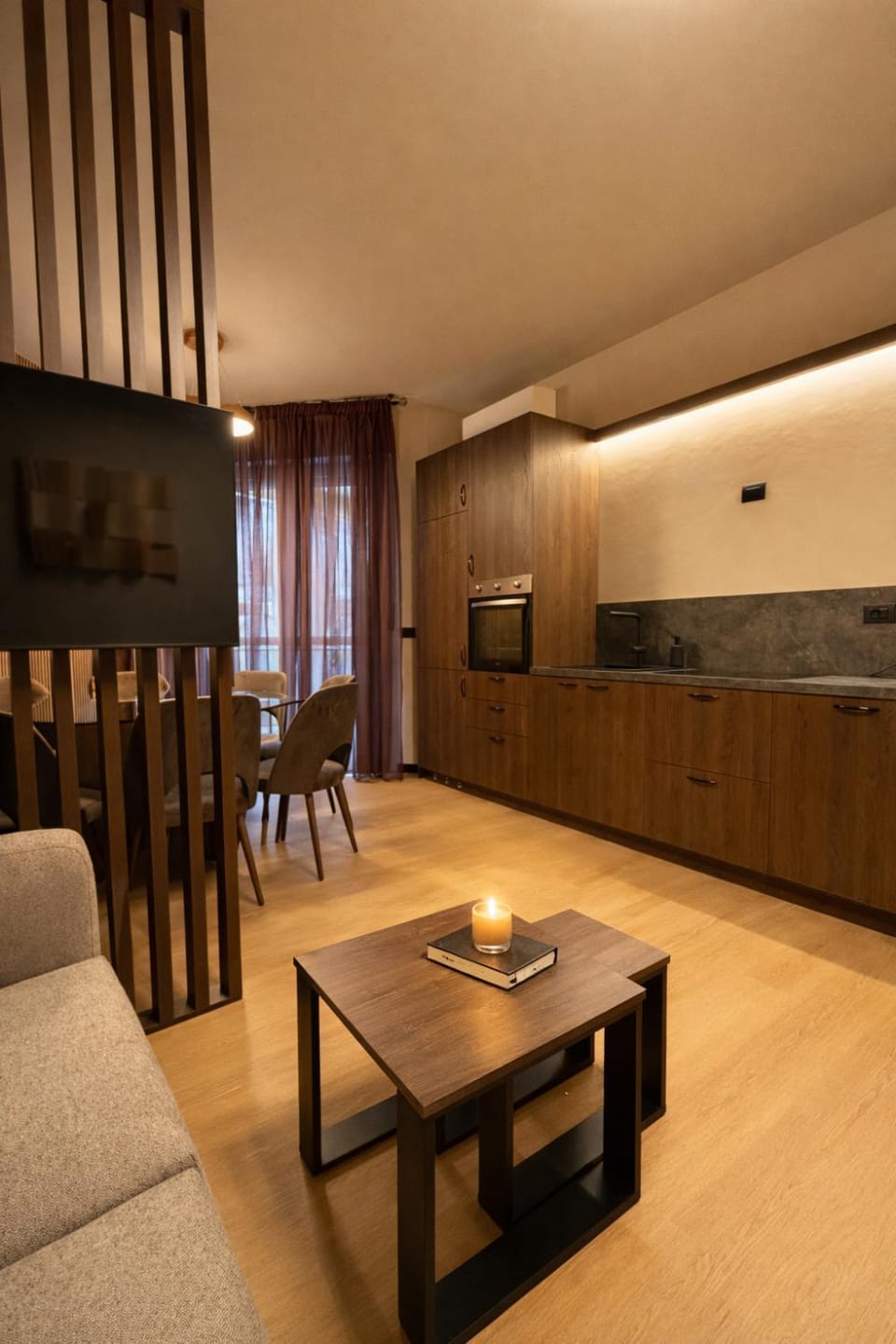 Kitchen or kitchenette, Living room, Seating area, Dining area