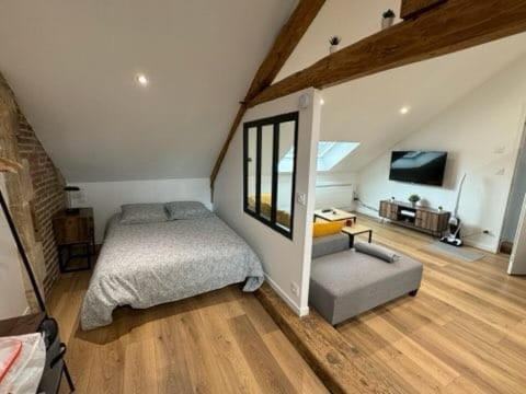 Appartement meublé type loft - Falaise Apartment in Normandy