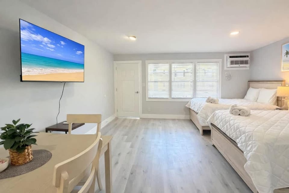 Sun-Joy Getaway #5 Near Boardwalk Walk to Beach Apartment in Myrtle Beach