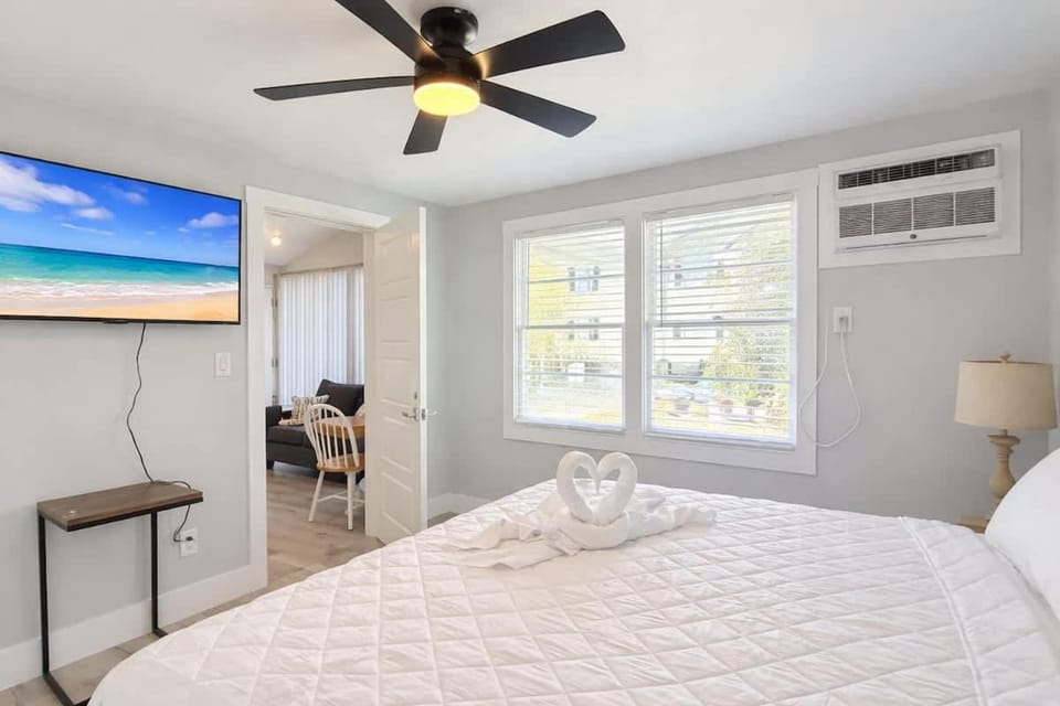 Sun-Joy Suite #3 Central MB 5 min Walk to Beach Apartment in Myrtle Beach