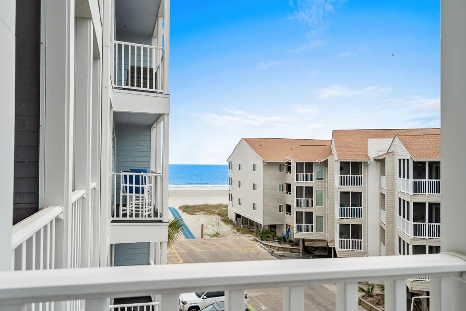 Pelicans Landing 309 - Steps From Beach House in South Carolina