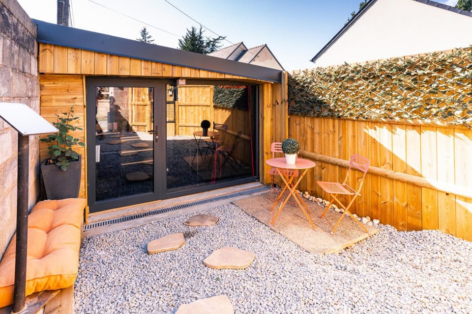 Property building, Patio, Garden, Decorative detail, Sunrise