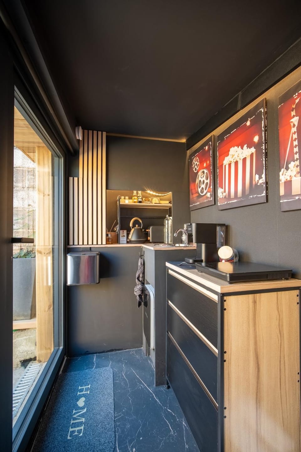 Coffee/tea facilities, Kitchen or kitchenette
