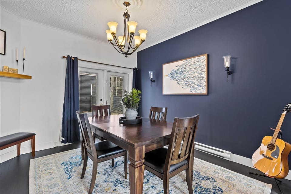 Blue Wood House 3BR Fire Pit Parking Space Pets Ok House in St Johns