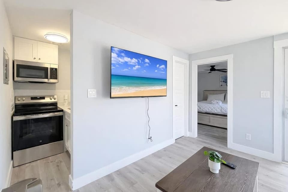 Sun-Joy Coastal Retreat #8 Walk to Beach Apartment in Myrtle Beach