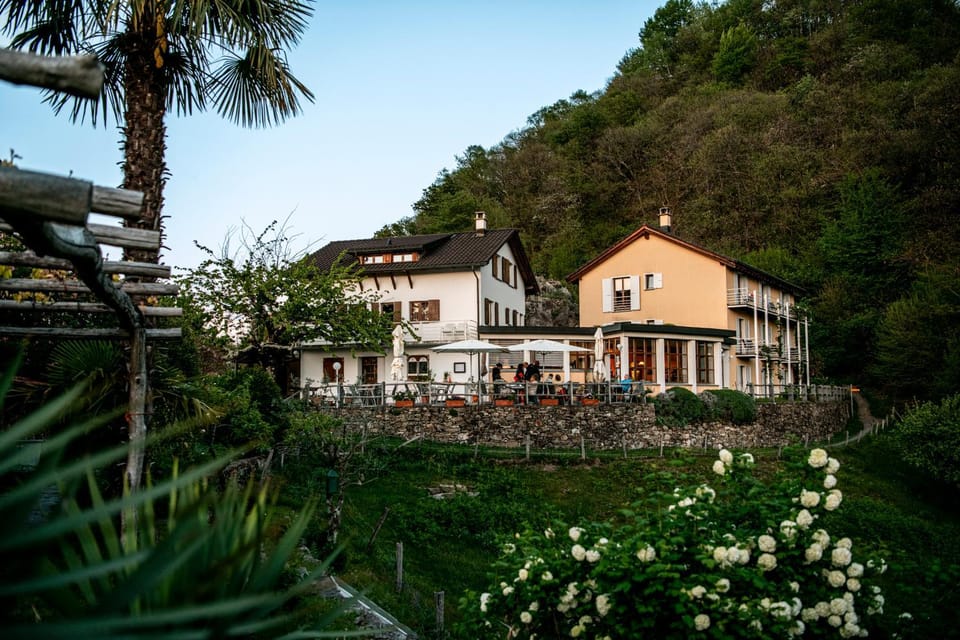 Restaurant/places to eat, Natural landscape, Garden, View (from property/room)