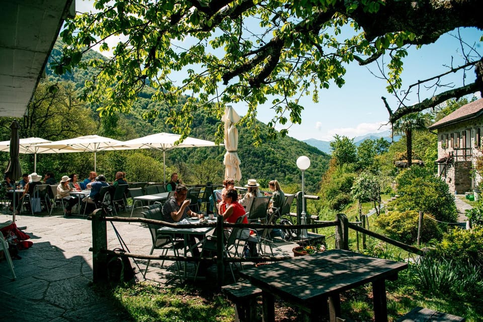 Restaurant/places to eat, Balcony/Terrace, Food and drinks