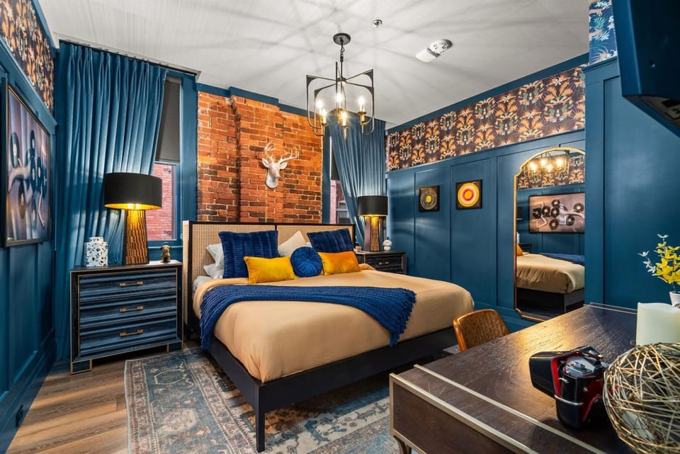 The Velvet Vault-Luxury Downtown loft with River View & walk to Broadway Apartment in East Nashville