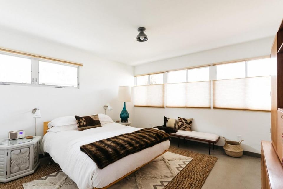 Chic Mid Century Modern Retreat South Pasadena Apartment in South Pasadena