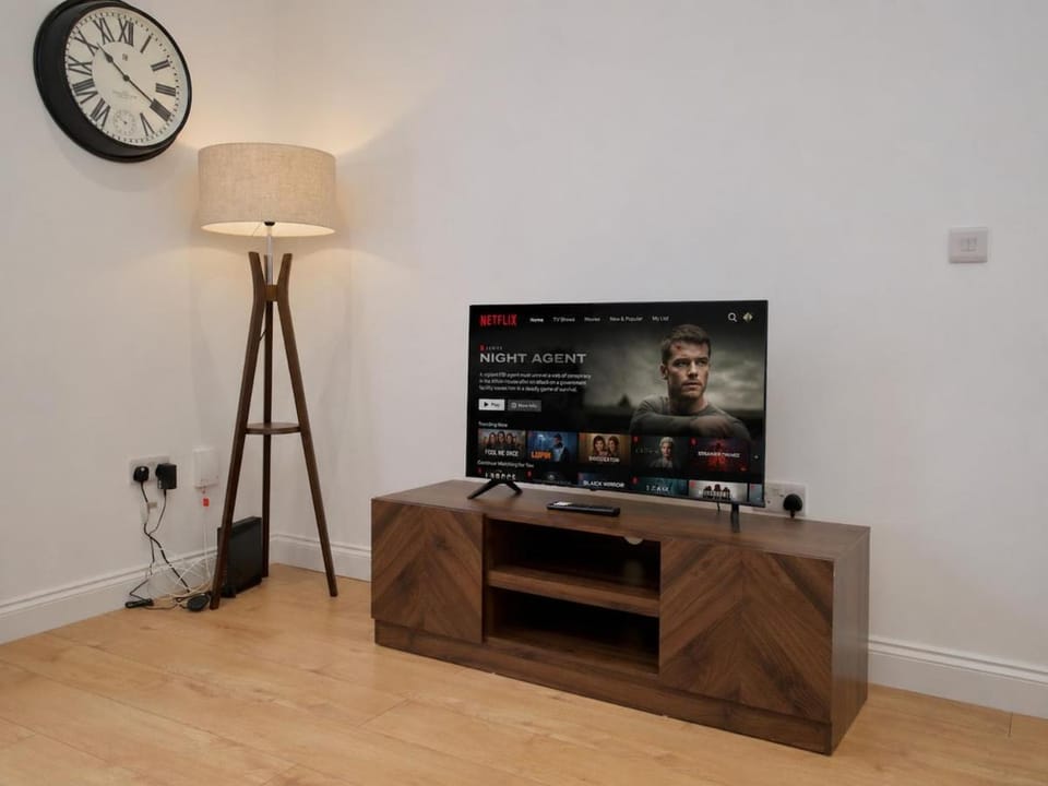 Manor Court Villa Serviced Apartment Nuneaton House in North Warwickshire District