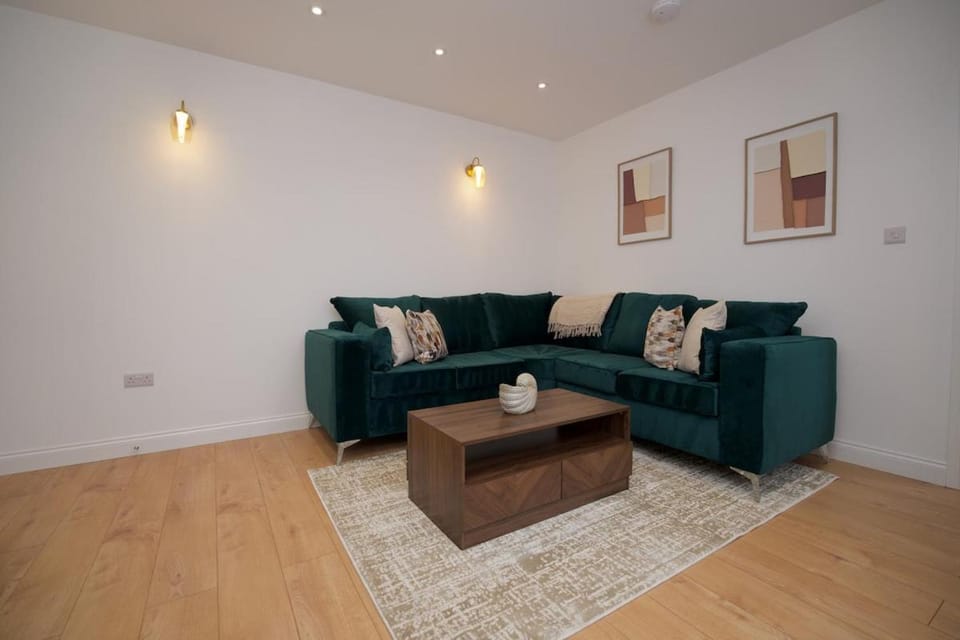 Manor Court Villa Serviced Apartment Nuneaton House in North Warwickshire District