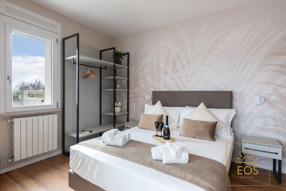 Bed, View (from property/room), Photo of the whole room, Bedroom, towels, wardrobe