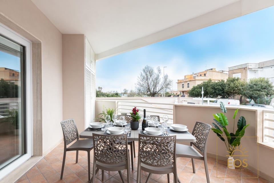 Property building, View (from property/room), Balcony/Terrace, Dining area