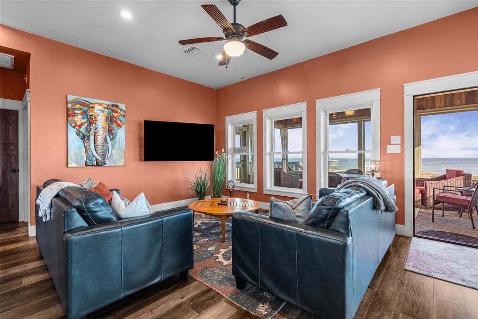 TV and multimedia, Living room, Sea view, furniture